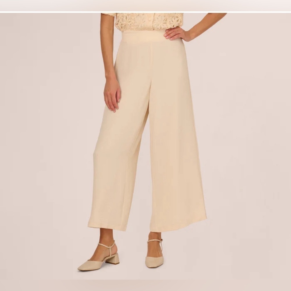 Adrianna Papell Textured Crepe Wide Leg Culotte
Pull On Crop Pants Size Large